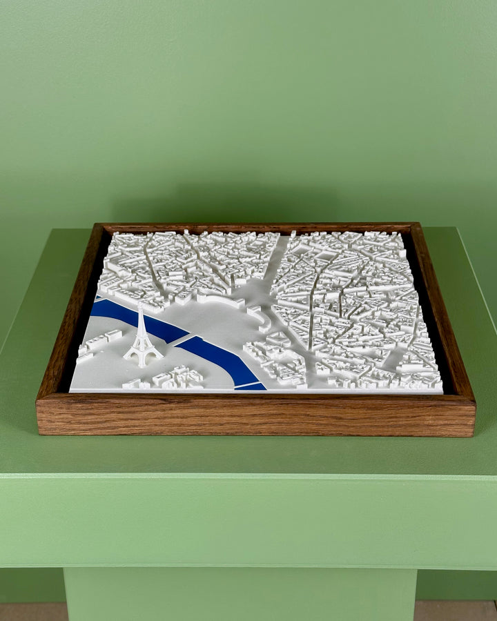 3D map of Place Trocadero in Paris with a dark frame and blue river